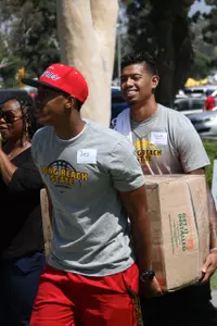 LBSU student-athletes help new students move into their dorms.