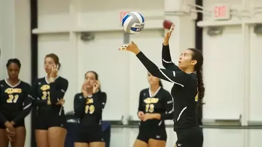 Alex Reid led the 49ers in both kills and digs, finishing with her third double-double of her career.