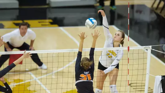 Senior Delainey Aigner-Swesey finished with 21 kills and 17 digs on .281 hitting for the 49ers.