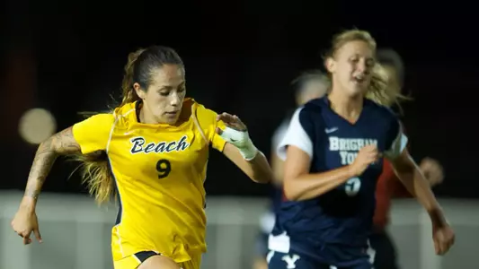 Elizabeth Lyons (Photo by John Fajardo/LBSU)