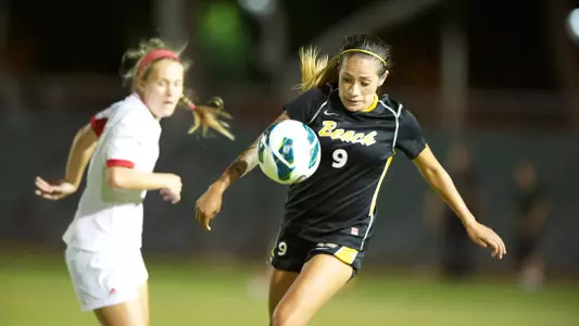 Elizabeth Lyons (Photo by John Fajardo/LBSU)