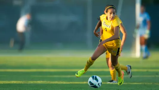 Elizabeth Lyons (Photo by John Fajardo/LBSU)