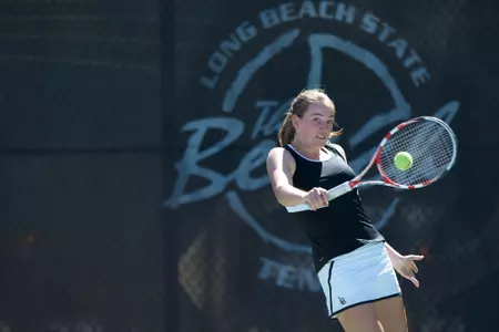 Eales won her first singles match before dropping a heartbreaker.