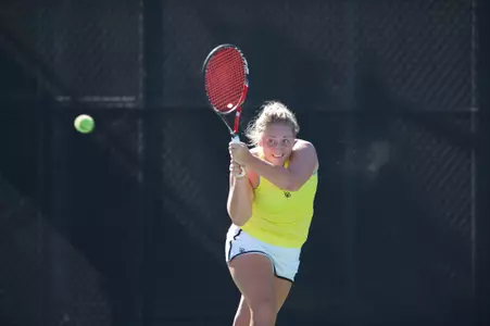 Unden went 3-2 in singles matches at Regionals.