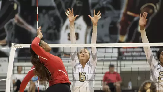 Bre Mackie kept the hot hand with a .481 hitting percentage.