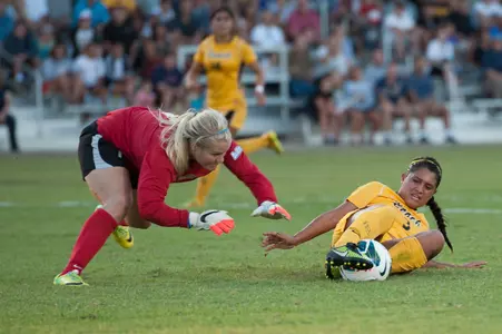 Junior Vania Robles scored the game-winning goal in the 17th minute of a 2-0 victory over UC Santa Barbara.<br><i>(Photo by John Fajardo)</i>