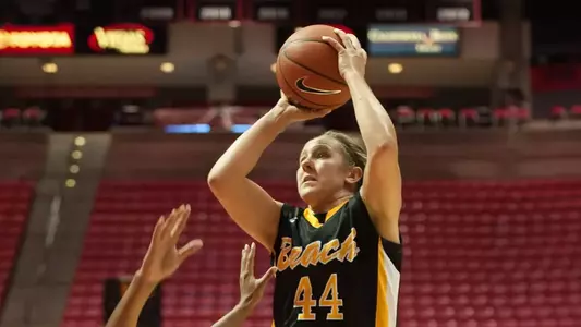 Senior Lauren Spargo scored a game-high 16 points in a 74-62 victory at San Diego State. (Photo by John Fajardo)