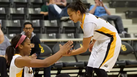 Jade Wilson, Hallie Meneses