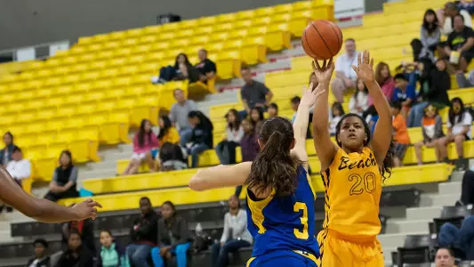 Frehman Raven Benton had a team-high 19 points to lead the 49ers to a 65-52 win over UC Riverside on Saturday. (Photo by John Fajardo)