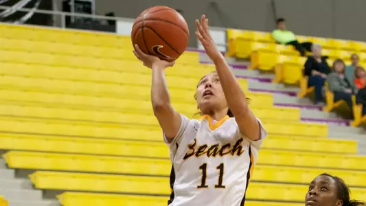 Junior Hallie Meneses had a team-high 12 points in a loss to Cal State Fullerton on Saturday. (Photo by John Fajardo)