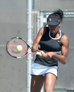 Holly Reid won her third straight match, but it wasn't enough as LBSU fell to No. 41 Pepperdine Saturday.