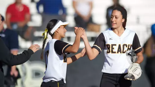 Christine Montoya, Amanda Hansen