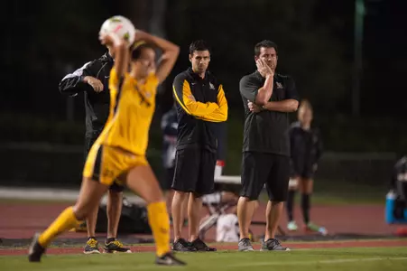 Assistant coach Pedro Osorio and head coach Mauricio Ingrassia. (Photo by John Fajardo/LBSU)