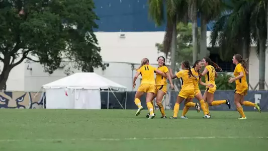 Kayla Lombardo, Marie MacKenzie, Vania Robles, Mimi Akaogi, Natalie Zeenni & Val Margerum.  (Photo by John Fajardo/LBSU)