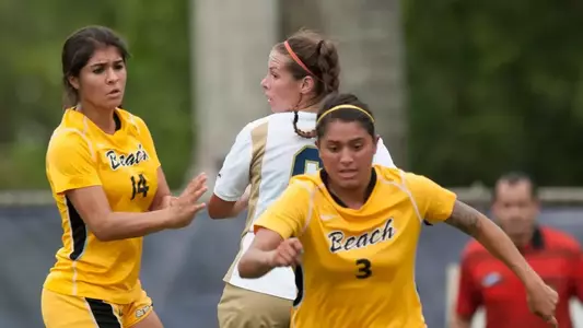 Ashley Gonzales & Vania Robles. (Photo by John Fajardo/LBSU)