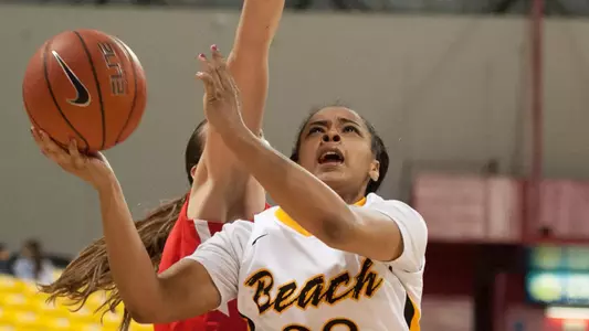 Sophomore Raven Benton scored a team-high 14 points against CSUN. (Photo by John Fajardo)