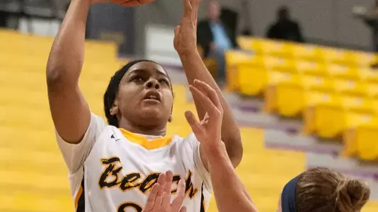 Sophomore Raven Benton had her second 20-point game of the season to lift LBSU to a 74-70 win over Cal State Fullerton. (Photo by John Fajardo)