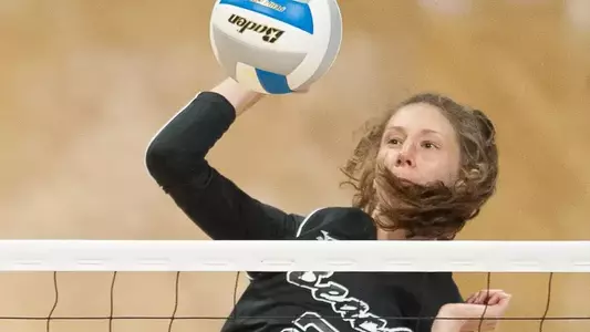 Senior Hayley Benson had eight kills and a team-leading .316 hitting percentage in an exciting five-set loss to Hawaii.