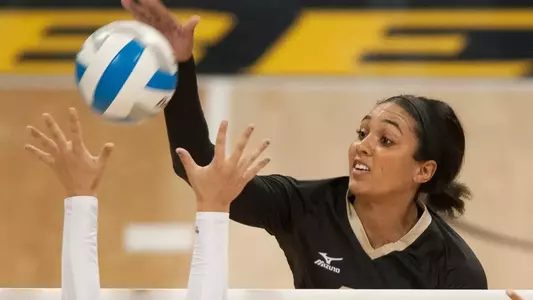 Ashley Murray had four kills in each set to lead the Beach to a sweep in its Big West finale.
