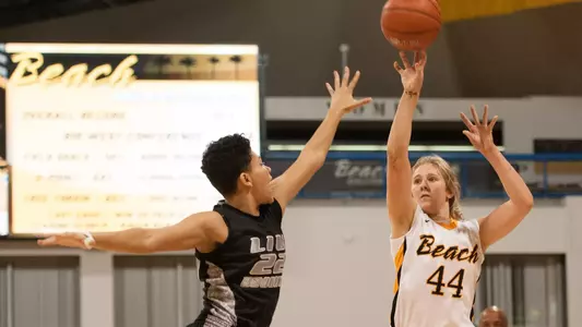 Senior Lauren Spargo had her third consecutive double-figure scoring game as she tied for the team lead with 12 points in a win over UCSB.