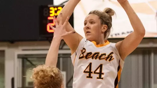 Senior Lauren Spargo was 4-for-8 from behind the arc and finished with 16 points in a win at UC Irvine.