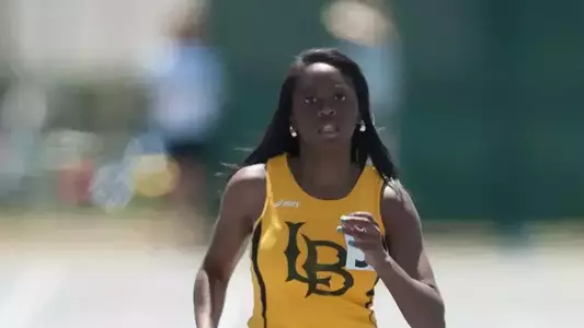 Hollie Harris - Photo by John Fajardo