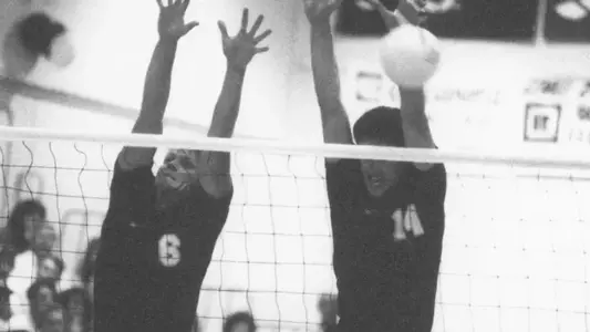Brett Schroeder and Alan Knipe make a block on the 1991 team.