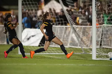 Vania Robles and Jessica Vincent