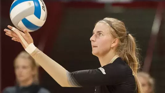 Nele Barber finished with 21 kills and 15 digs to lead the Beach in a thrilling comeback.