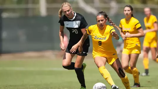 Elizabeth Lyons (Photo by John Fajardo/LBSU)