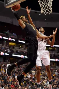 49ers guard Nick Faust (left) goes up for a shot while Anteaters forward Brandon Smith (right) defends. Kelvin Kuo-USA TODAY Sports
