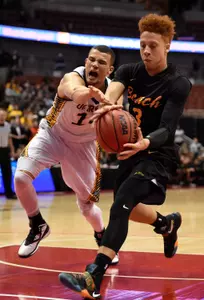 Anteaters guard Luke Nelson (left) reaches for the inbound pass to Long Beach State 49ers guard Noah Blackwell (right). Kelvin Kuo-USA TODAY Sports