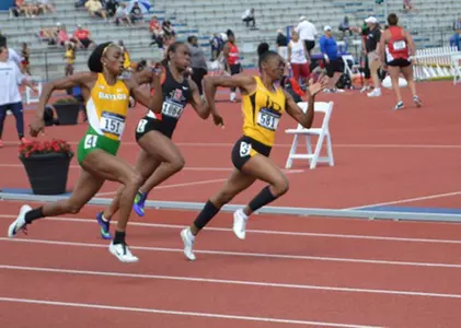 Freshman Courtne' Davis finished fifth in her heat of the women's 200m at the NCAA West Prelims.