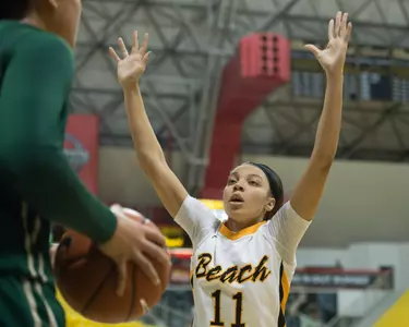 Martina  McCowan (11)