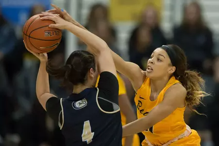 Martina  McCowan (11)