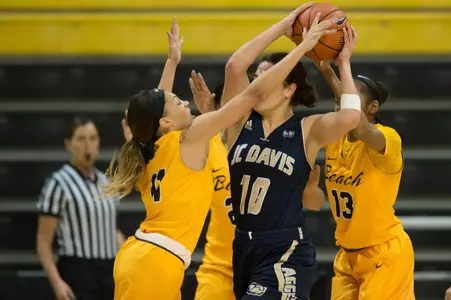 Martina  McCowan (11)  Jewelyn  Sawyer (13)