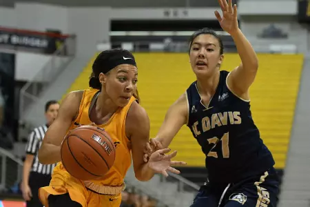 Martina  McCowan (11)