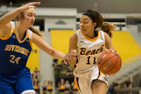 Martina  McCowan (11)