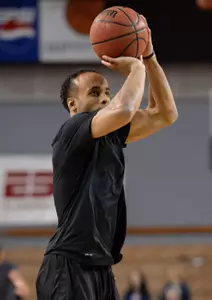 49ers guard Evan Payne (1) warms up before the game against the UC Irvine Anteaters at Bren Events Center. Credit: Orlando Ramirez-USA TODAY Sports