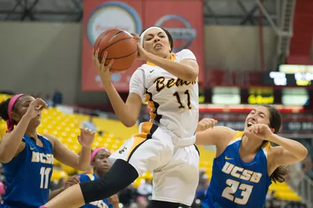 Martina  McCowan (11)