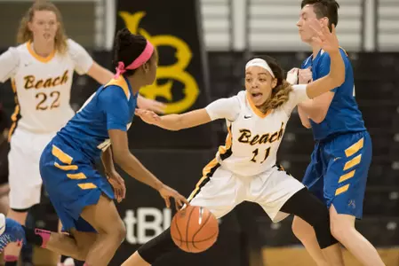 Martina  McCowan (11)