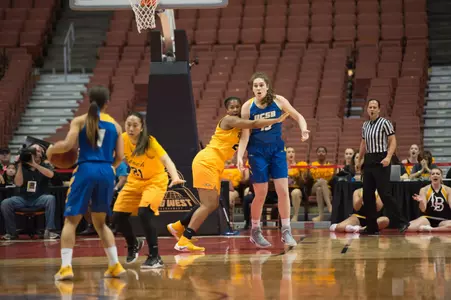 Alzena  Henry (25)  Anna  Kim (21)