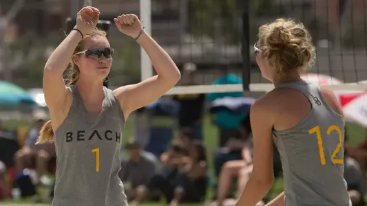 Nicci Reinking, Claire Newlander