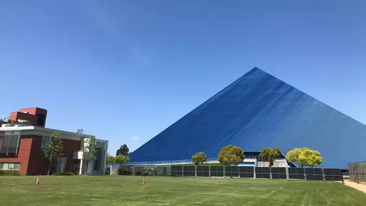 Walter Pyramid Zoom