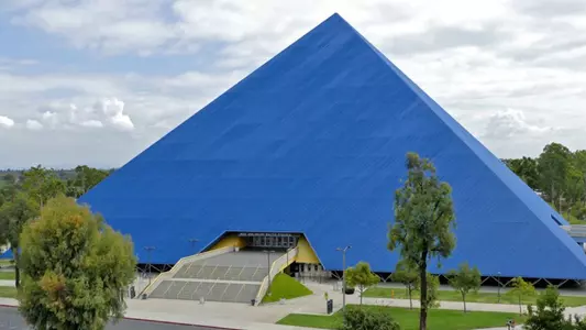 Walter Pyramid Zoom