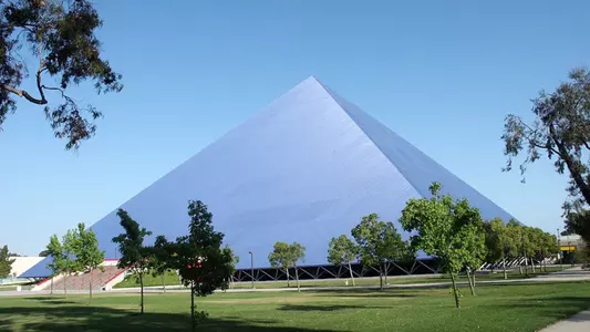 Walter Pyramid Zoom