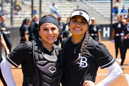 Justine Briones, Naomi Hernandez