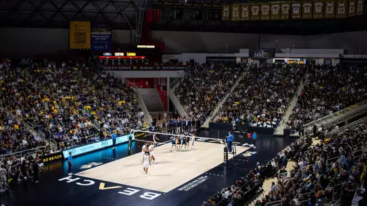 Sold out crowd, Walter Pyramid