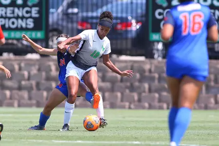 Junior defender Carissa Sanders