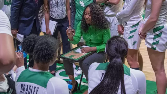 1819_WBB_Huddle2